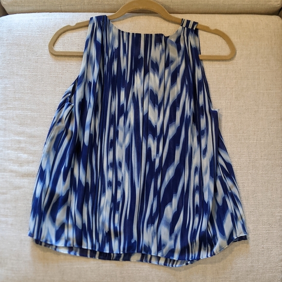 Vince Camuto sleeveless blouse - Picture 2 of 2